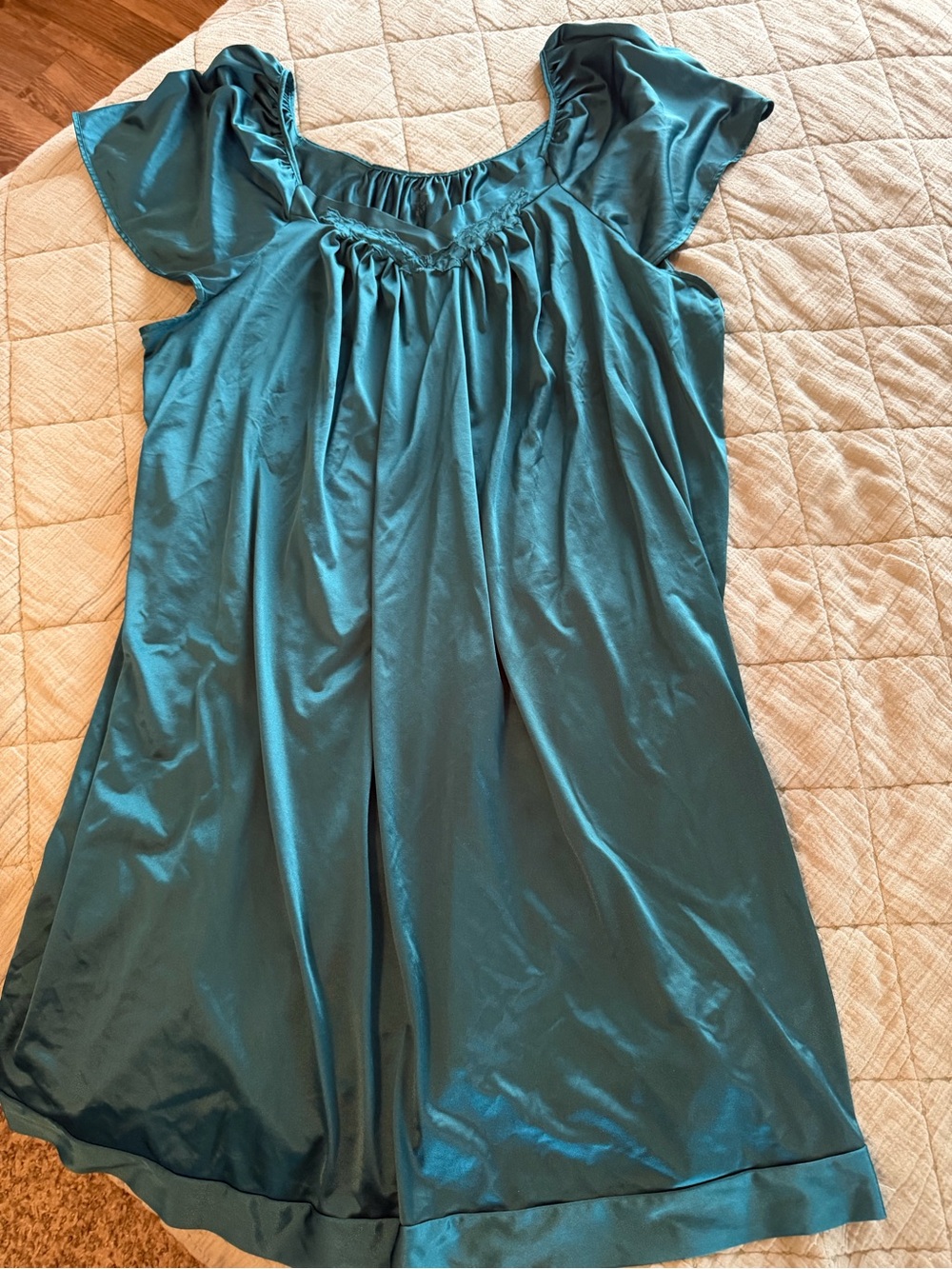 Vanity Fair Teal Satin Short Sleeve Nightgown size XL